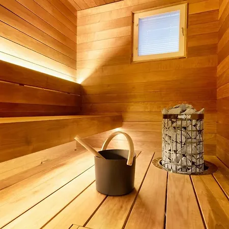 Arctic Modern In With Jacuzzi * רובניימי