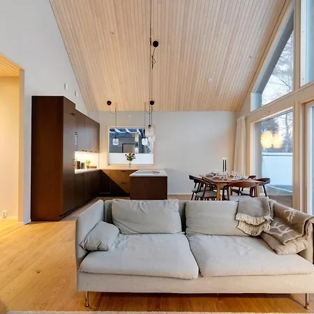 Arctic Modern In With Jacuzzi *