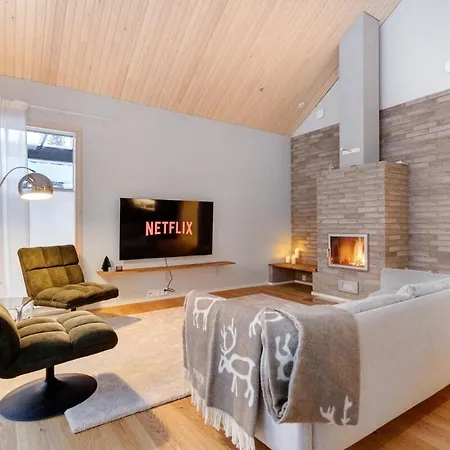 Arctic Modern In With Jacuzzi רובניימי