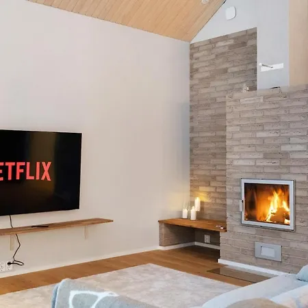 Arctic Modern In With Jacuzzi *