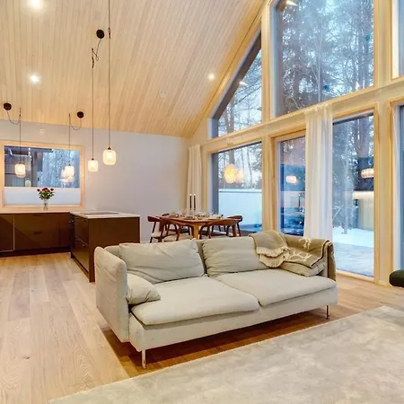 Arctic Modern In With Jacuzzi *