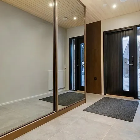 וילה Arctic Modern In With Jacuzzi רובניימי