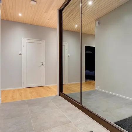 Arctic Modern In With Jacuzzi וילה רובניימי