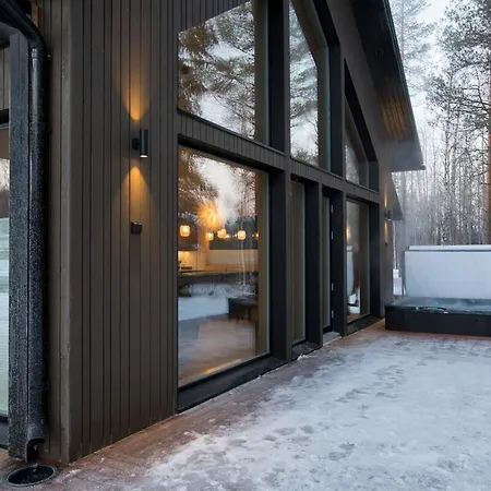 Arctic Modern In With Jacuzzi *