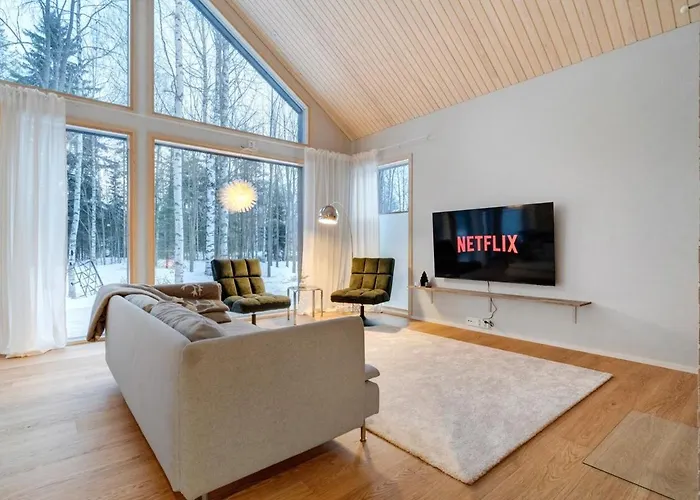 Arctic Modern In With Jacuzzi * רובניימי