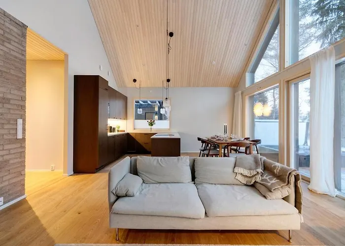 Arctic Modern In With Jacuzzi *