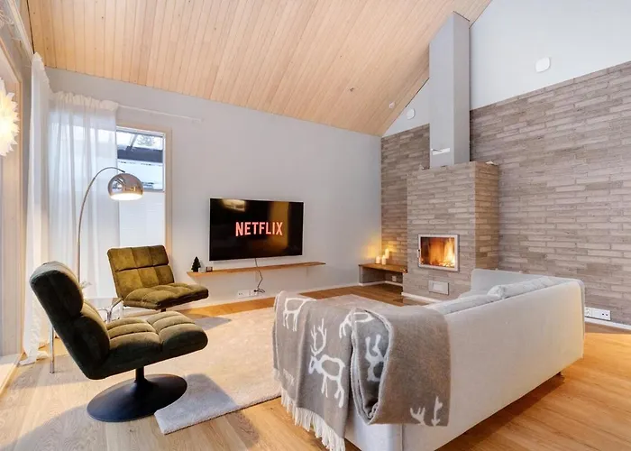 Arctic Modern In With Jacuzzi רובניימי