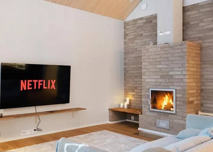 Arctic Modern In With Jacuzzi *