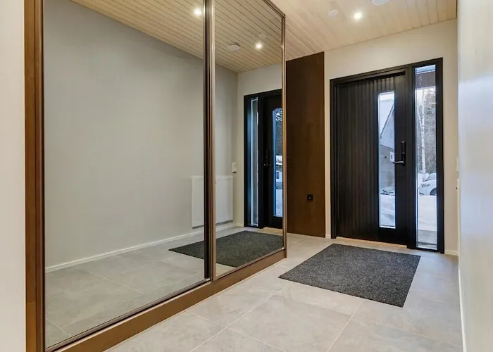 וילה Arctic Modern In With Jacuzzi רובניימי