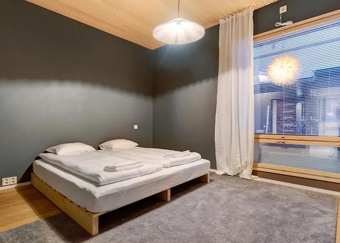 Arctic Modern In With Jacuzzi רובניימי